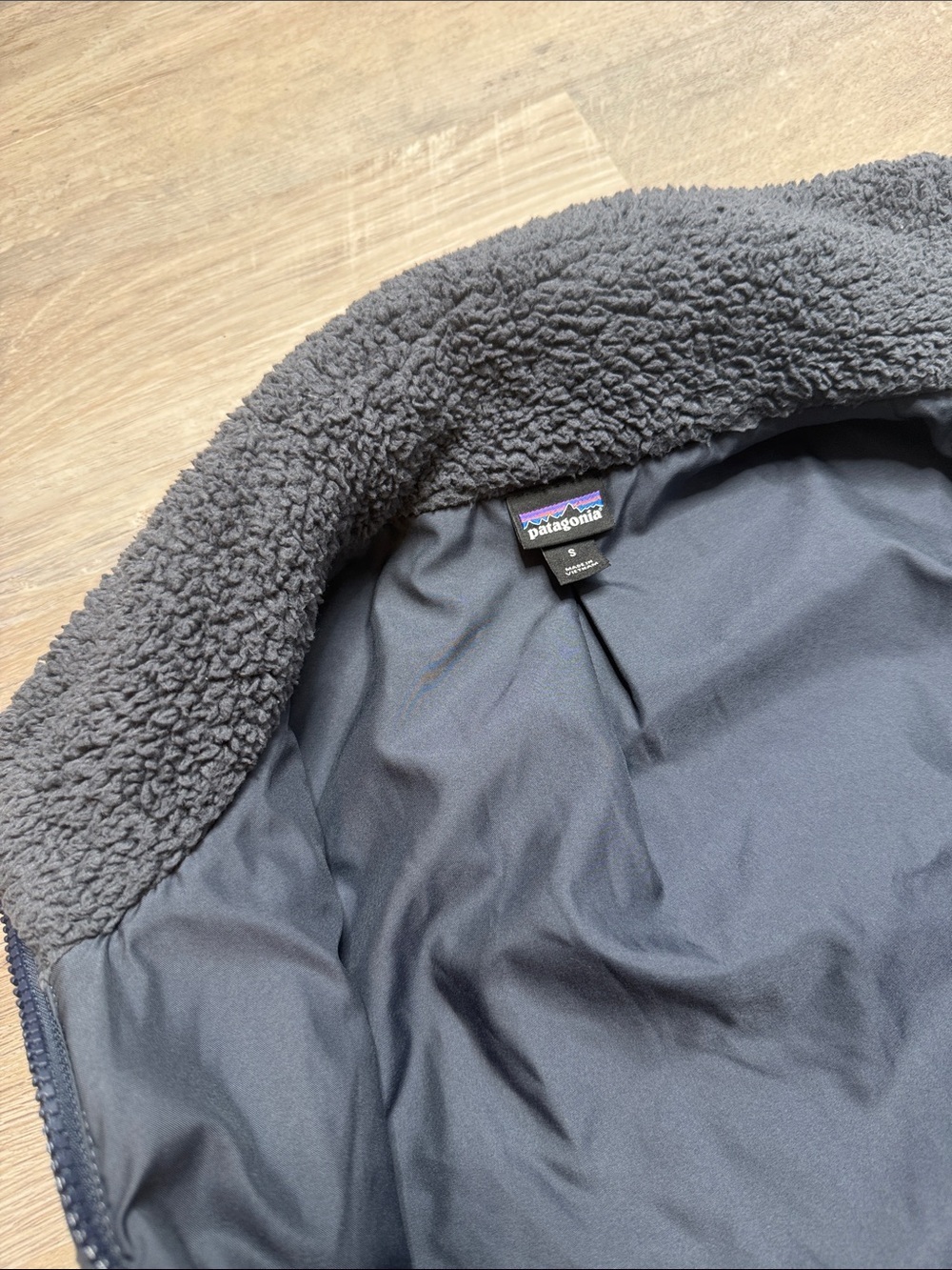 Women’s Patagonia Charcoal Sherpa Fleece Vest - Full Zip Size Small - Picture 5 of 8